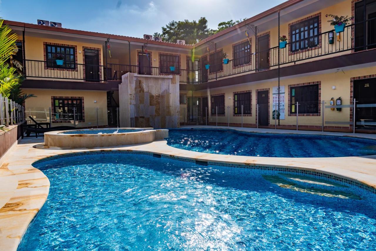 Hotel Vanguardia Natural *